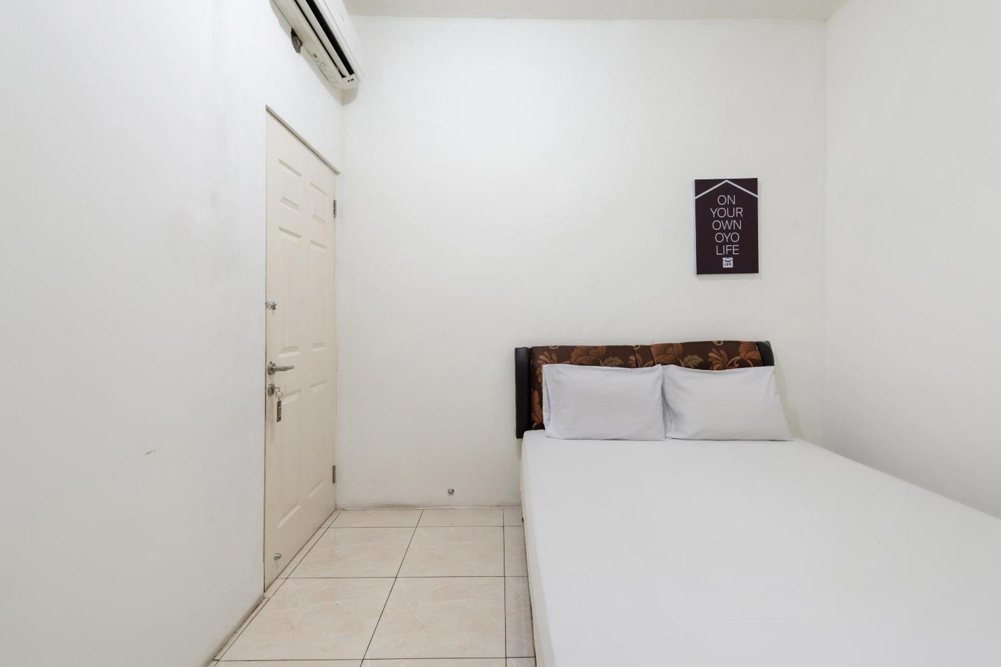Oyo Life 2108 Griya Aisyah Residence Surabaya Exterior photo